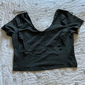 Lulu lemon top.